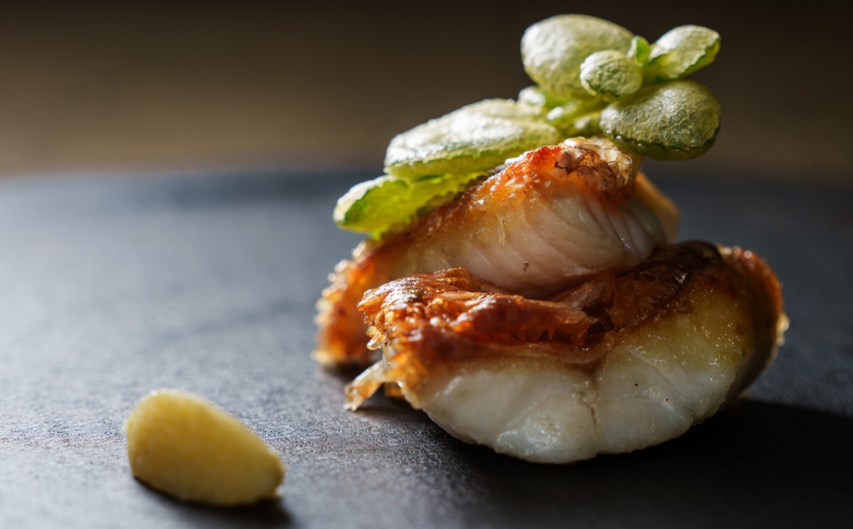 京都 神宮丸田町にあるイノベーティブなお菓子と料理のお店